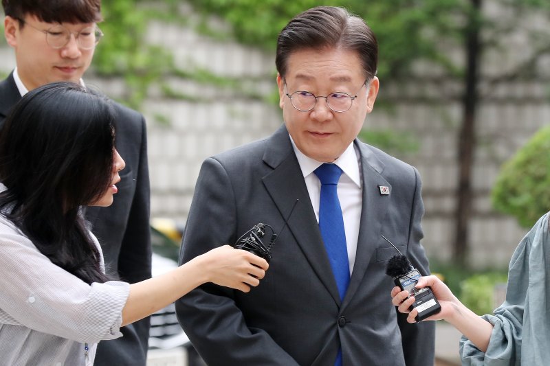 "정진상 지시로 이재명 호주 출장에 김문기 동행"…李 "비밀 아니었다"