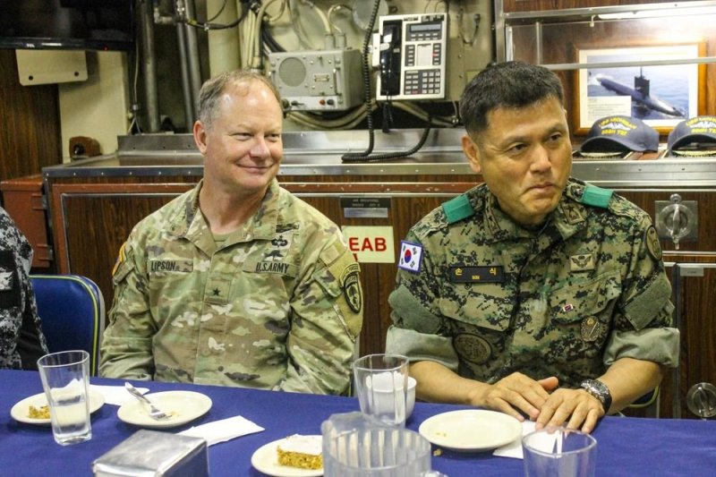 미 SSGN에 승함한 손식 특전사령관과 립슨 주한미군 특전사령관 (서울=연합뉴스) 미국 국방부는 지난 달 30일 국방영상정보배포서비스(DVIDS)를 통해 지난 달 20일 미시건함에 손식(중장) 특수전사령관, 박후병(준장) 해군 특수전전단장이 미시건함에 승함했다고 밝혔다. 2023.7.1 [미국 국방부·DVIDS 제공. 재판매 및 DB 금지]