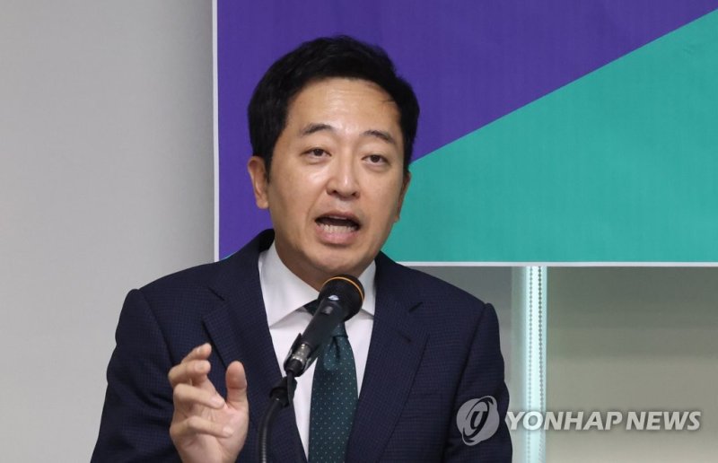 금태섭 전 의원이 지난달 13일 오후 국회에서 열린 성찰과 모색 토론회에서 인사말을 하고 있다. 연합뉴스