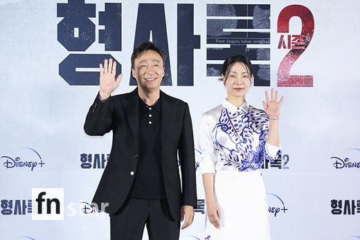 [포토] 이성민-김신록, '형사록 시즌2 기대하세요'