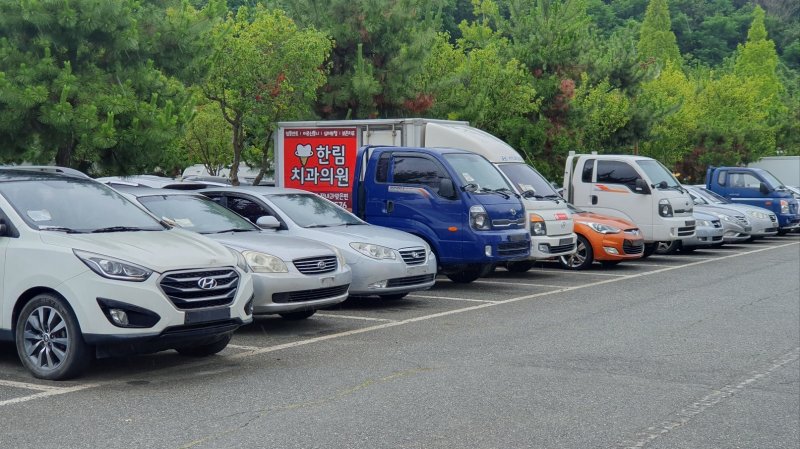 3일 경남 창원스포츠파크 공영주차장에 번호판이 없는 차량이 방치돼있다. 2023.7.3. ⓒ 뉴스1 박민석 기자