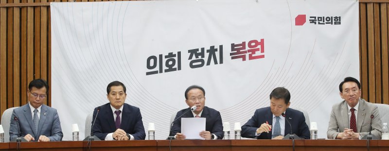 與 "10년, 100년이고 안심할때까지 후쿠시마 수산물 수입 금지"