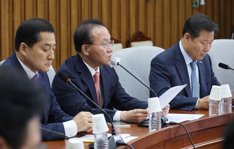 국민의힘 윤재옥 원내대표가 4일 오전 국회에서 열린 원내대책회의에서 발언하고 있다. 사진=박범준 기자