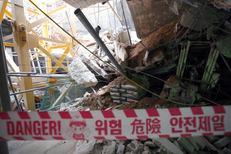 지난해 5월 인천시 서구 검단의 한 아파트 지하주차장 슬래브 붕괴 현장. 뉴스1 제