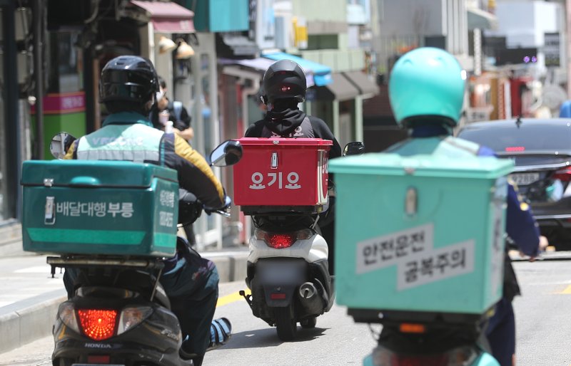 "집밥이나 외식"…배달앱 이용자 1년 만에 260만명 떠났다