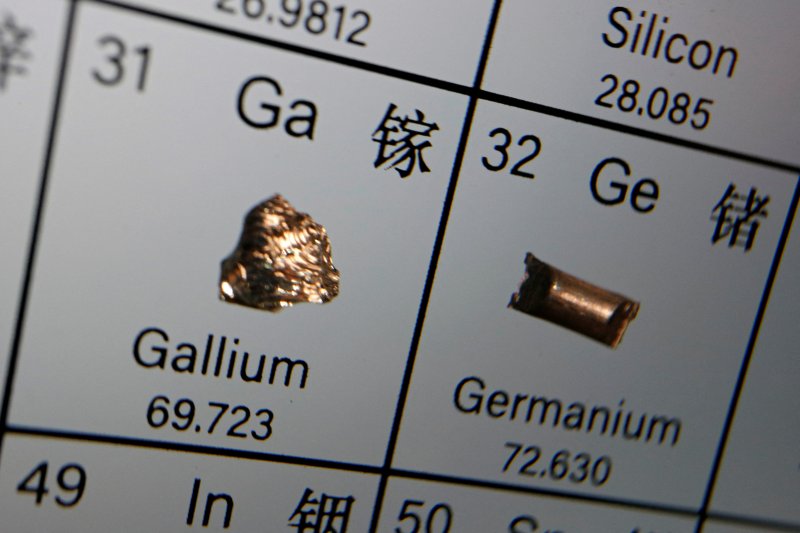 반도체 핵심 재료인 갈륨(왼쪽)과 저마늄.로이터연합뉴스