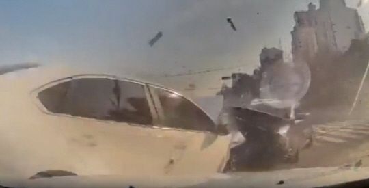 역주행 하던 차량이 피해자의 차량과 충돌하는 모습. 사진=JTBC 밀착카메라 캡처