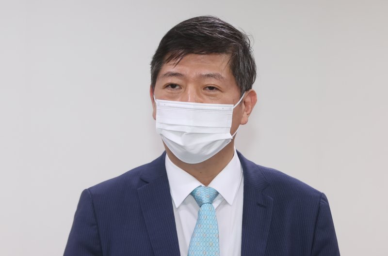 민주, '대북 소금지원' 의혹 김홍걸 복당…"보조금 유용 정황 발견 못 해"