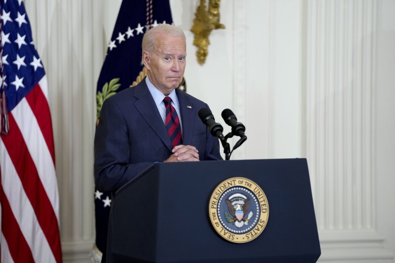 조 바이든 미국 대통령이 7일(현지시간) 미국 워싱턴 백악관에서 우크라이나에 지원하기로 한 집속탄과 관련, "매우 어려운 결정이었다"고 말하고 있다. AP뉴시스