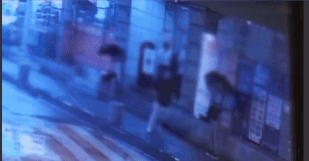 지난 4일 서울 마포구의 한 한 상가건물 여자 화장실에서 불법 촬영을 하던 20대 남성 A씨를 식당 종업원인 박상수씨가 추격해 붙잡아 경찰에 넘겼다. /사진=TV조선