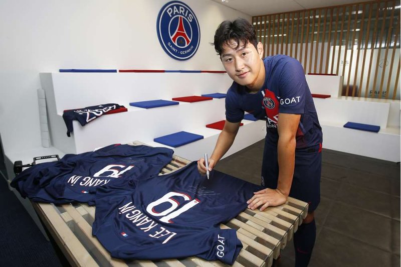 이강인이 9일(한국시간) '프랑스 명가' 파리 생제르맹(PSG)과 5년 계약을 맺고 공식 입단했다. 사진=뉴스1