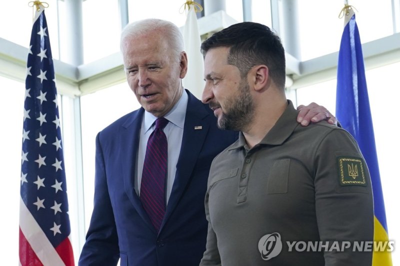 조 바이든 미국 대통령(왼쪽)과 젤렌스키 우크라이나 대통령. 연합뉴스