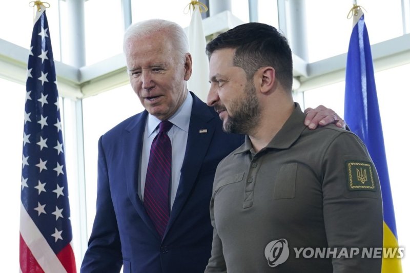 美 우크라에 대량살상 '강철비' 지원..전세계 반대 속 日만 찬성 [김경민의 도쿄 혼네]