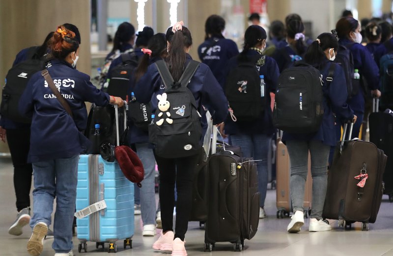 인천국제공항 제1여객터미널 입국장에 외국인 근로자가 입국하고 있다. ⓒ News1 DB