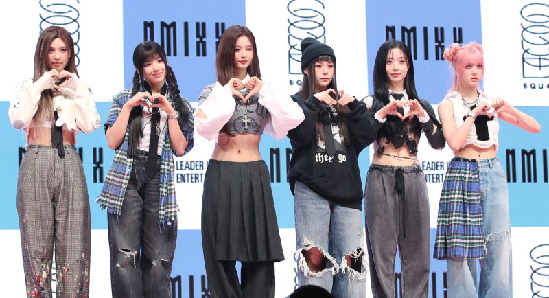 그룹 엔믹스(NMIXX) 배이(왼쪽부터), 지우, 설윤, 규진, 해원, 릴리 ⓒ News1 권현진 기자