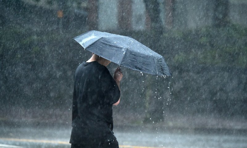 수도권·부산 '호우경보' 확대…중대본 2단계 격상