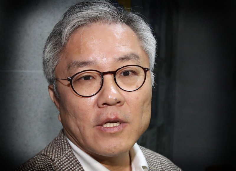 '이동재 명예훼손' 2심...檢 "최강욱이 인격살해" vs "합리적 의심 근거"