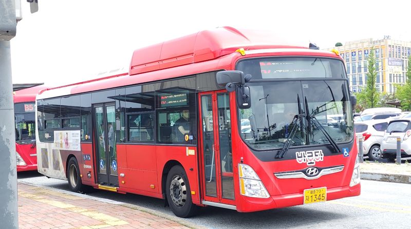 세종시 광역 간선급행버스체계(BRT) B2노선을 운행중인 버스.