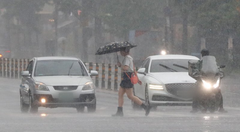 출근길 ‘비상'..폭우로 서울 동부간선도로·잠수교 전 구간 통제