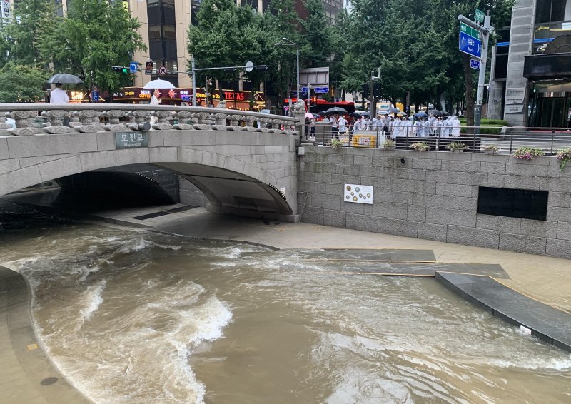 출근길 ‘비상'..폭우로 서울 동부간선도로·잠수교 전 구간 통제