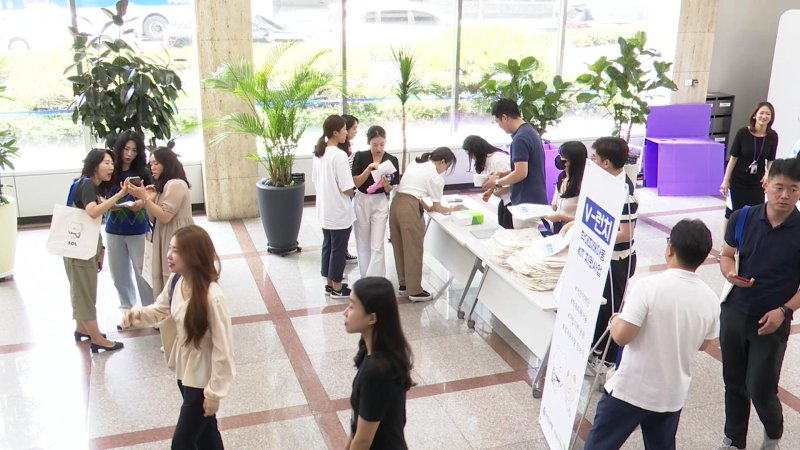 신한은행 직원들의 특별한 점심시간 "시장도 살리고 쉼터 아동도 챙겨요"