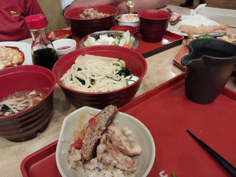 히타 등 일본 소도시에서 볼 수 있는 식당 체인 '조이밀'의 음식. 사진=이환주 기자
