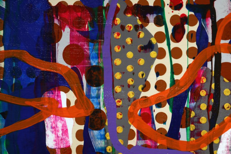 [서울=뉴시스] 박진희 기자 = ‘아트픽(Art Pick) 30’ 참여 작가 손진아 작품 부분 확대. 작가가 추구하는 감각의 세계는 간결하고 단순하다. 유기적인 공간 연출과 리드미컬한 색채와 흐름은 작가만의 ‘심상 풍경화’를 창조해내고 있다. 화면에서 자주 등장하는 반복적인 물방울무늬, 당초문을 연상시키는 패턴들은 오랜 기간 선보인 작가의 차별화된 장치다. 작품 제작 과정은 까다롭고 치밀하다. 아크릴 물감들을 밀어내거나 덩어리 만들기 후 다시 컬러링 작업을 하고 이어서 여러 번의 반복된 패턴 작업과 색면 작업, 마무리 단계에 들어 