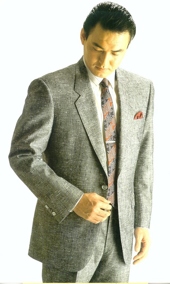 [서울=뉴시스]LF의 신사복 브랜드 '마에스트로'는 37년 간 우리 남성에 맞는 최적의 핏과 스타일을 추구하면서 패러다임 전환을 이끌어 왔다. 사진은 마에스트로가 1986년 출시한 신사복. (사진=LF 제공)