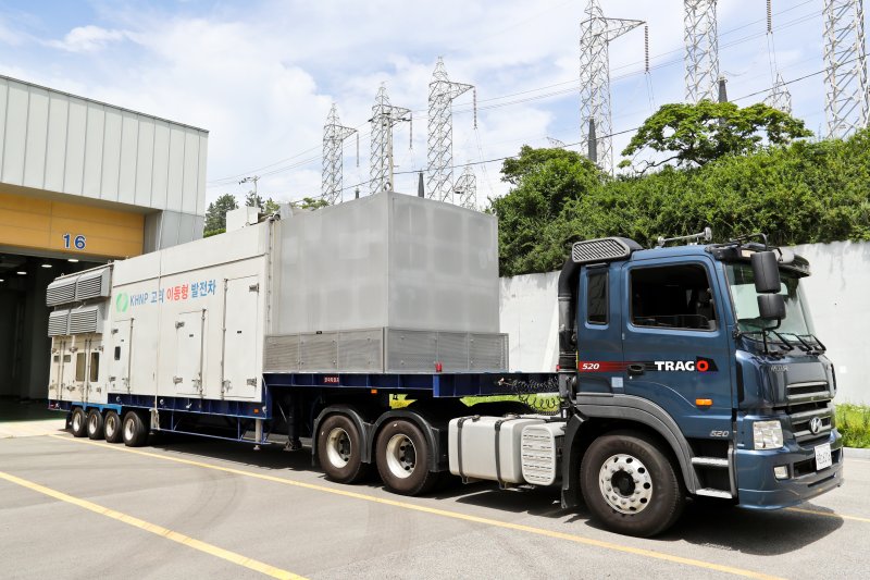 고리원전 통합보관고에서 운용 중인 3.2MW 이동형 발전차. (한수원 제공) ⓒ News1
