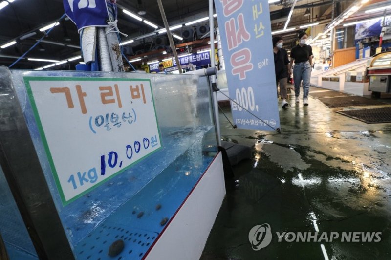 일본 어패류 수입 석달 연속↓…일본 맥주는 수입액 1위 '탈환'