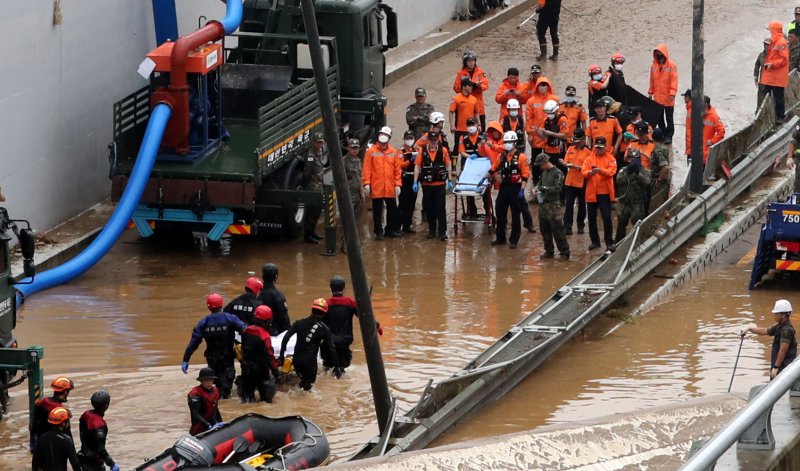 “한국이 휘청거리고 있다”...외신도 韓 폭우 피해 집중 보도
