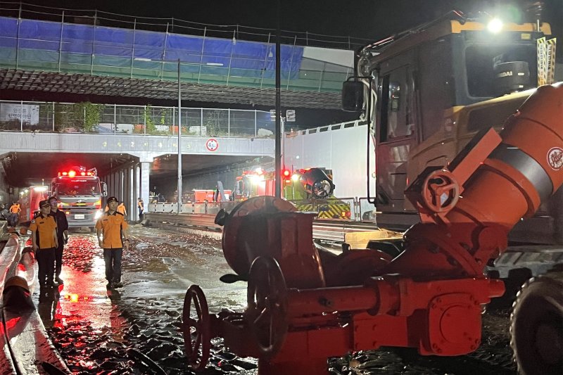 “한국이 휘청거리고 있다”...외신도 韓 폭우 피해 집중 보도