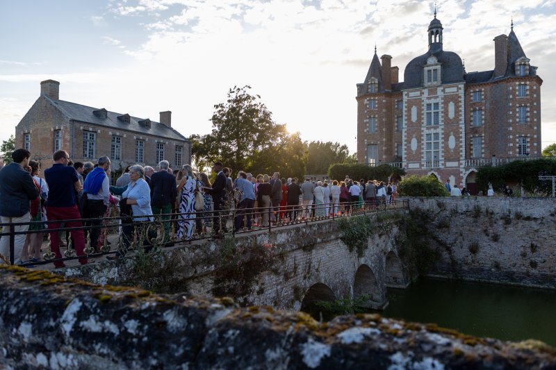 15일 오후(현지 시간) 프랑스 중부 루와르 지방의 고성인 ‘샤토 드 라 페르테-앵보(Chateau de La Ferte-Imbault)에서 ‘조수미 국제 콩쿠르’ 발대식 및 독창화가 열려 초대 받은 관람객들이 입장하고 있다. 2023.7.16/뉴스1 ⓒ News1 이준성 기자