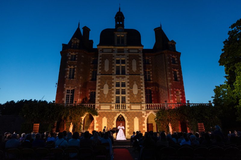 15일 오후(현지 시간) 프랑스 중부 루와르 지방의 고성인 ‘샤토 드 라 페르테-앵보(Chateau de La Ferte-Imbault)에서 ‘조수미 국제 콩쿠르’ 발대식 및 독창화가 열려 소프라노 조수미가 공연을 펼치고 있다. 2023.7.16/뉴스1 ⓒ News1 이준성 기자