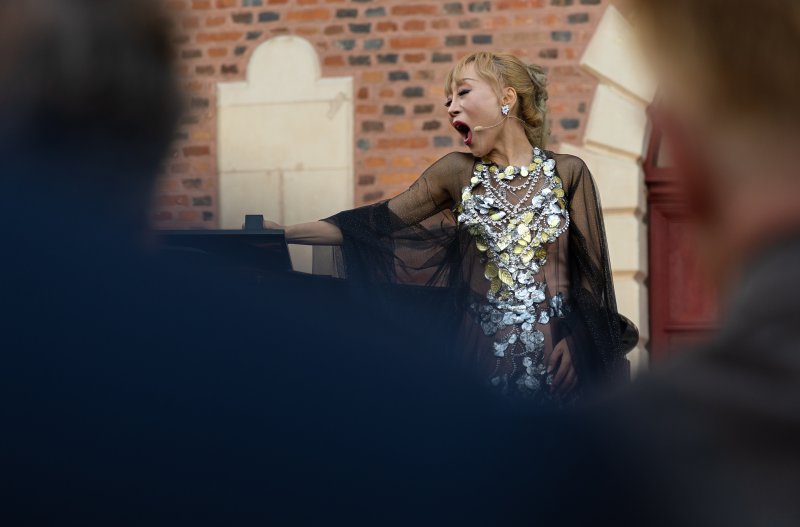 15일 오후(현지 시간) 프랑스 중부 루와르 지방의 고성인 ‘샤토 드 라 페르테-앵보(Chateau de La Ferte-Imbault)에서 ‘조수미 국제 콩쿠르’ 발대식 및 독창화가 열려 소프라노 조수미가 공연을 펼치고 있다. 2023.7.16/뉴스1 ⓒ News1 이준성 기자