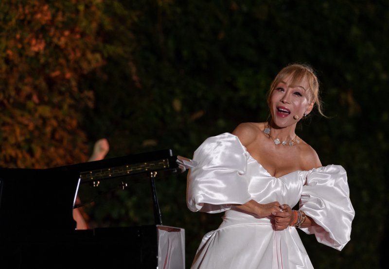 15일 오후(현지 시간) 프랑스 중부 루와르 지방의 고성인 ‘샤토 드 라 페르테-앵보(Chateau de La Ferte-Imbault)에서 ‘조수미 국제 콩쿠르’ 발대식 및 독창화가 열려 소프라노 조수미가 공연을 펼치고 있다. 2023.7.16/뉴스1 ⓒ News1 이준성 기자