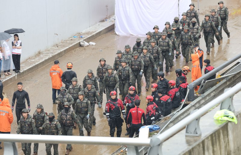 “한국이 휘청거리고 있다”...외신도 韓 폭우 피해 집중 보도