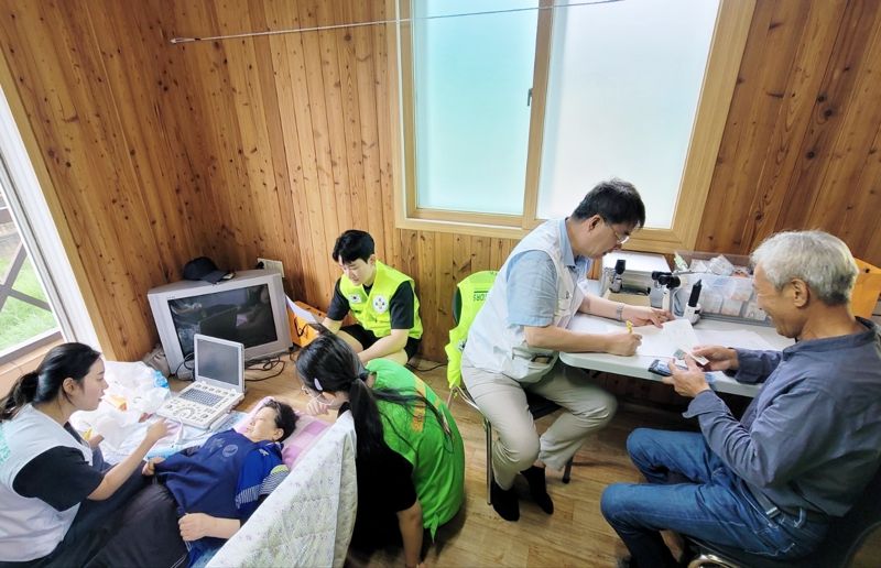 한반도 호우 덮친 날 '지리산 산골마을'에 의료봉사 손길