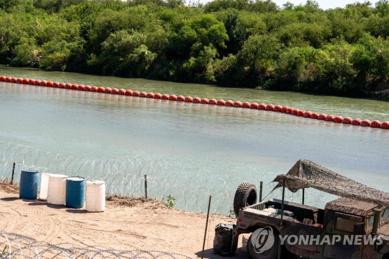 "밀입국자들 강물로 밀어 넣어라"..美텍사스주 지시 폭로한 군의관