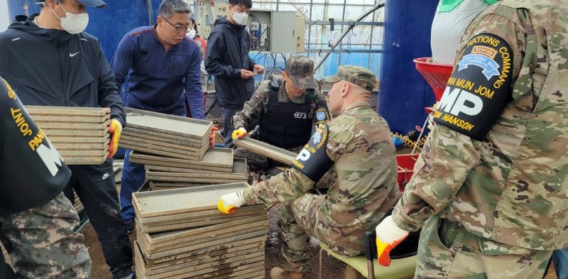 미군의 일손 돕기 [독자 제공. 재판매 및 DB 금지]