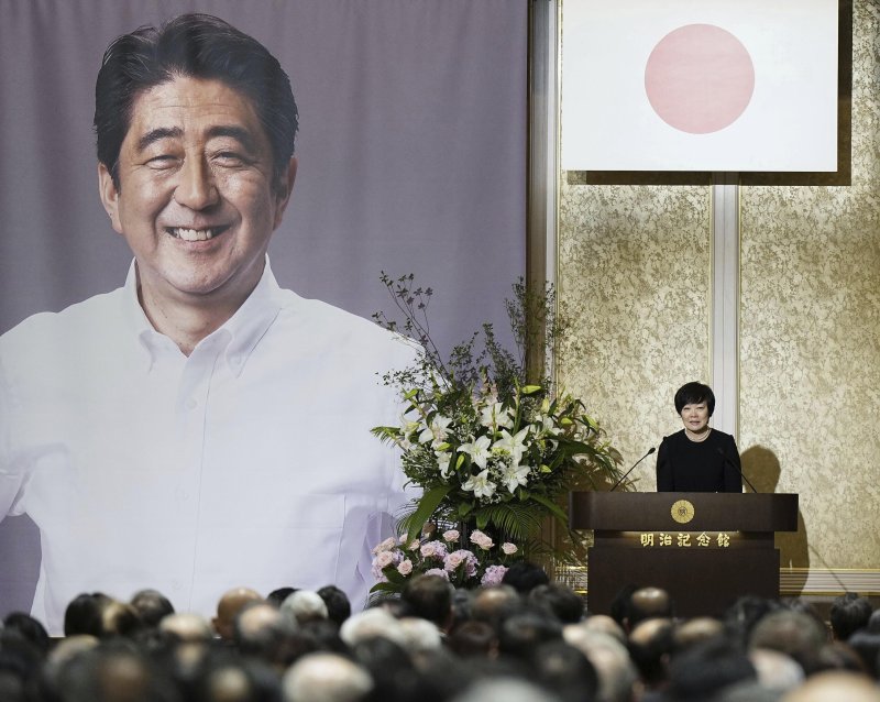 아키에 여사가 7월 8일 도쿄에서 열린 아베 전 총리 추모 모임에 참석해 연설하고 있다. 뉴시스
