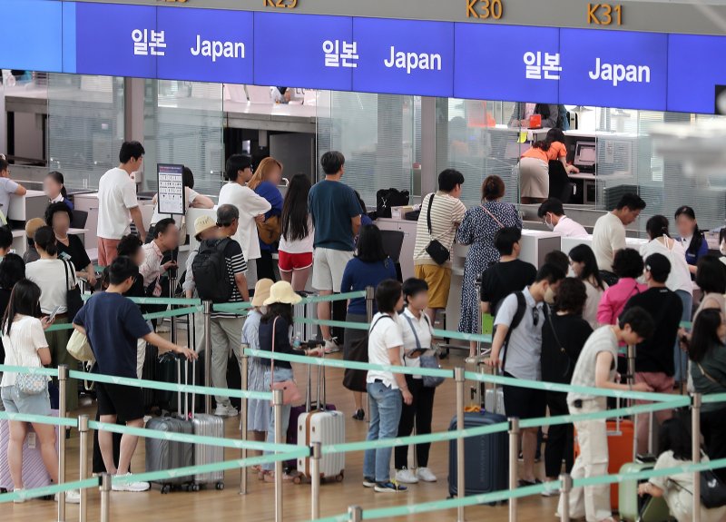 사진은 20일 인천국제공항 제1터미널 내 한 항공사 출국 수속 게이트. 사진=뉴스1