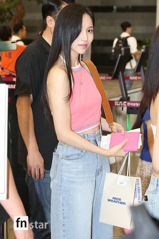 [포토] 트와이스 미나, '여름에 어울리는 핑크 패션'
