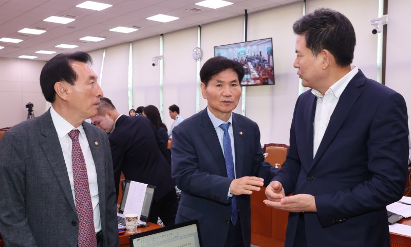 김영호 대립·수해에 밀린 ‘종전선언 결의안’