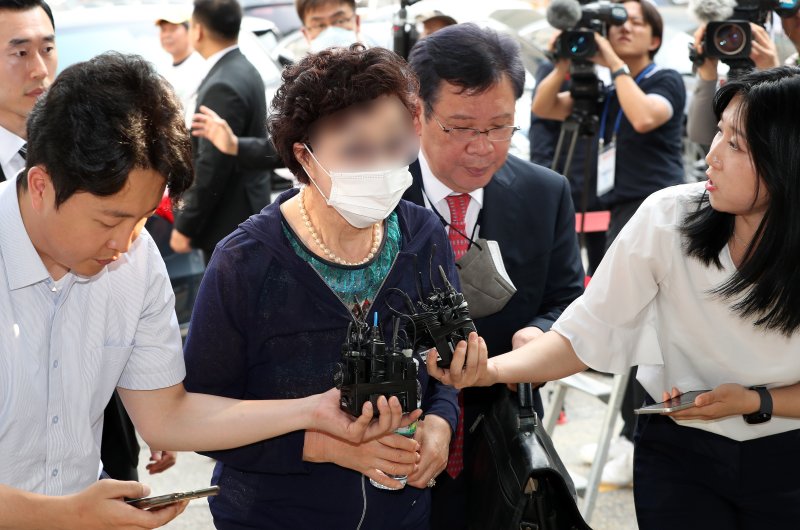 尹 장모 구속에..민주당 "사필귀정..구속은 시작일 뿐"