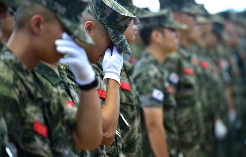 '실종자 수색 중 순직' 故채수근 상병 영결식...눈물바다