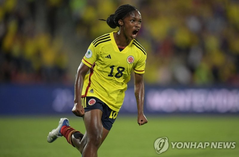콜롬비아의 린다 카이세도 (FILES) Colombia's Linda Caicedo celebrates after scoring against Argentina during the Conmebol 2022 women's Copa America football tournament semifinal match at the Alfonso Lopez stadium in Bucaramanga, Colombia, on July 25, 2022. At the age of 18, she's the heroine of dozens of girls 