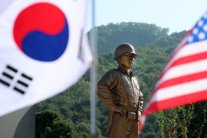 경북 칠곡군 다부동전적기념관의 고(故) 백선엽 장군 동상. 사진=뉴스1