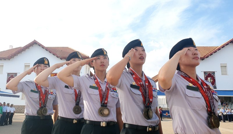 여성 특전사들, 국제군인체육연맹 고공강하 대회 첫 종합우승