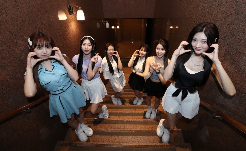 걸그룹 아일리원/(왼쪽부터) 리리카, 엘바, 하나, 나유, 아라, 로나 ⓒ News1 김성진 기자